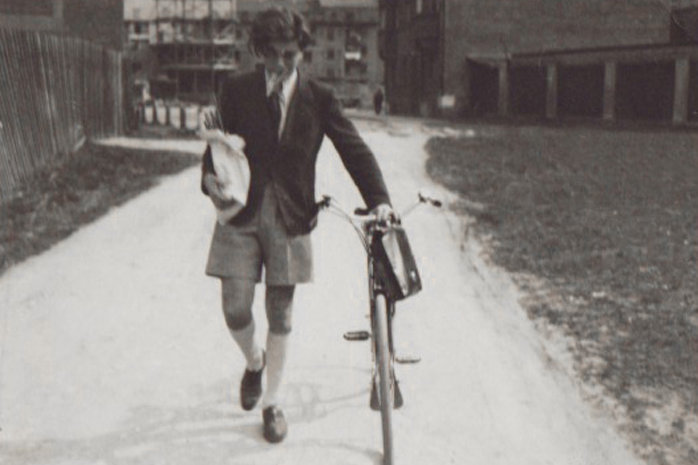 Flora mit Fahrrad (1930er)